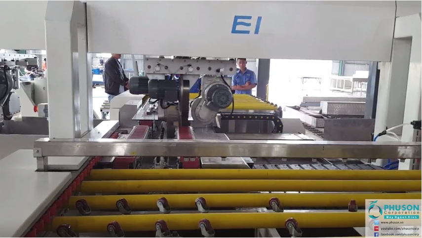 Máy mài thô 4 cạnh kính hoàn toàn tự động EI tại nhà máy DANA GLASS
