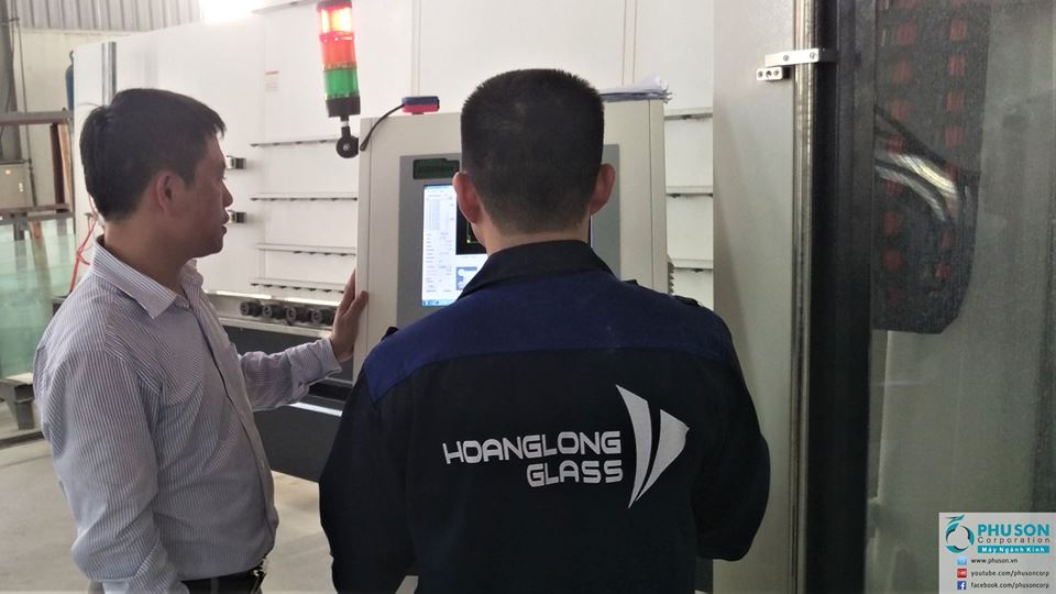 Máy trung tâm CNC 5 trục 2 chiều dạng đứng GLASSMAN tại nhà máy HOANG LONG GLASS.