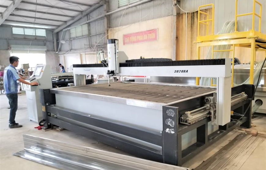 Shanghai YF WATER JET waterjet machine at factory 2 HAI NAM GLASS.