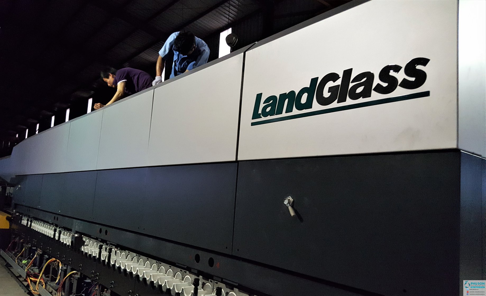Dây chuyền tự động sản xuất kính cường lựcLANDGLASS tại nhà máy THUAN CHAU GLASS.