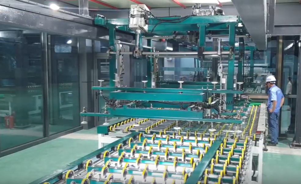 Dây chuyền tự động sản xuất kính dán CHAOYANG tại nhà máy CAG