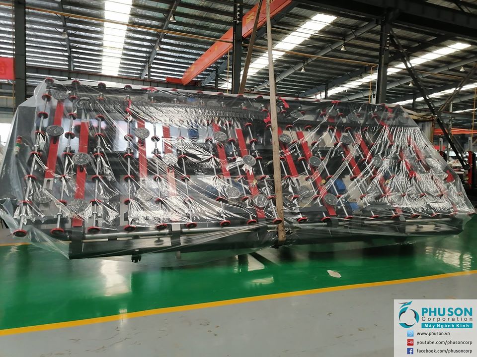 Robot nạp kính và bàn bẻ tách kính khổ lớn CHAOYANG về nhà máy RICCO GLASS.