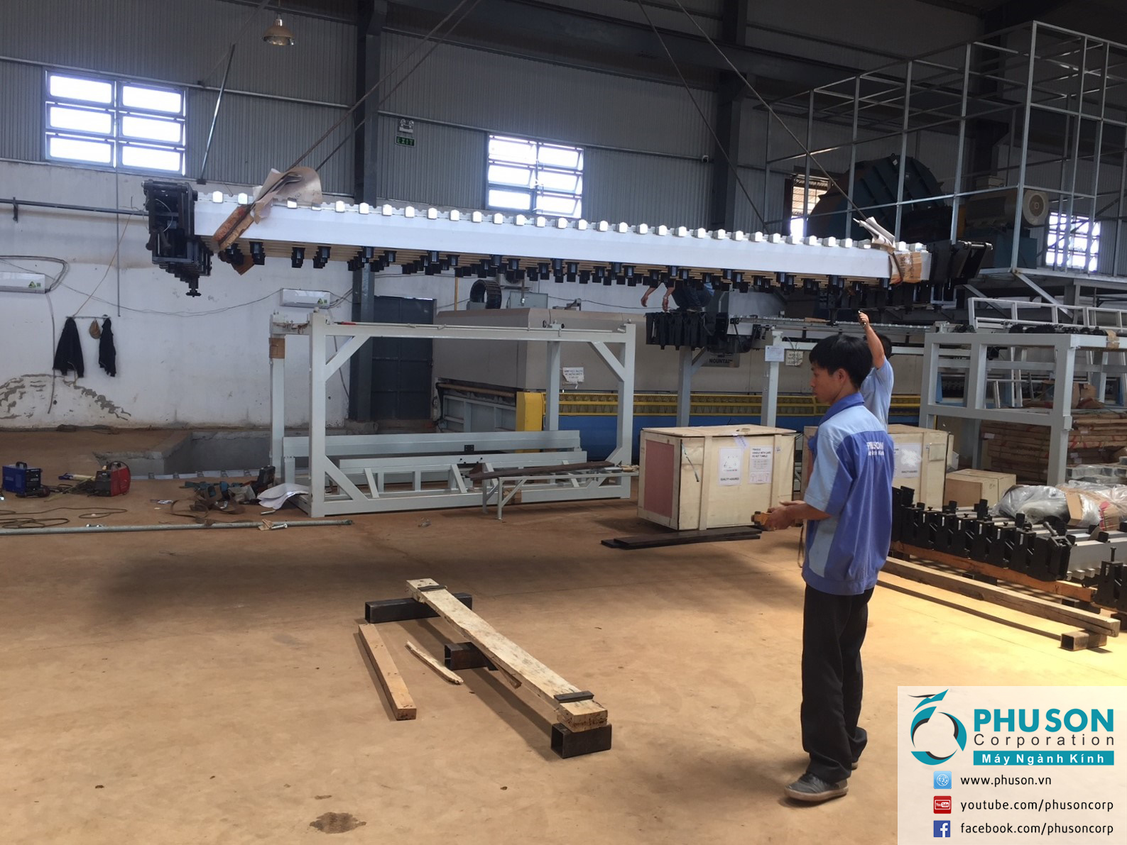 Assembled the soft bending cavity for the MOUNTAIN automatic tempered glass production line installed at VIKING GLASS factory