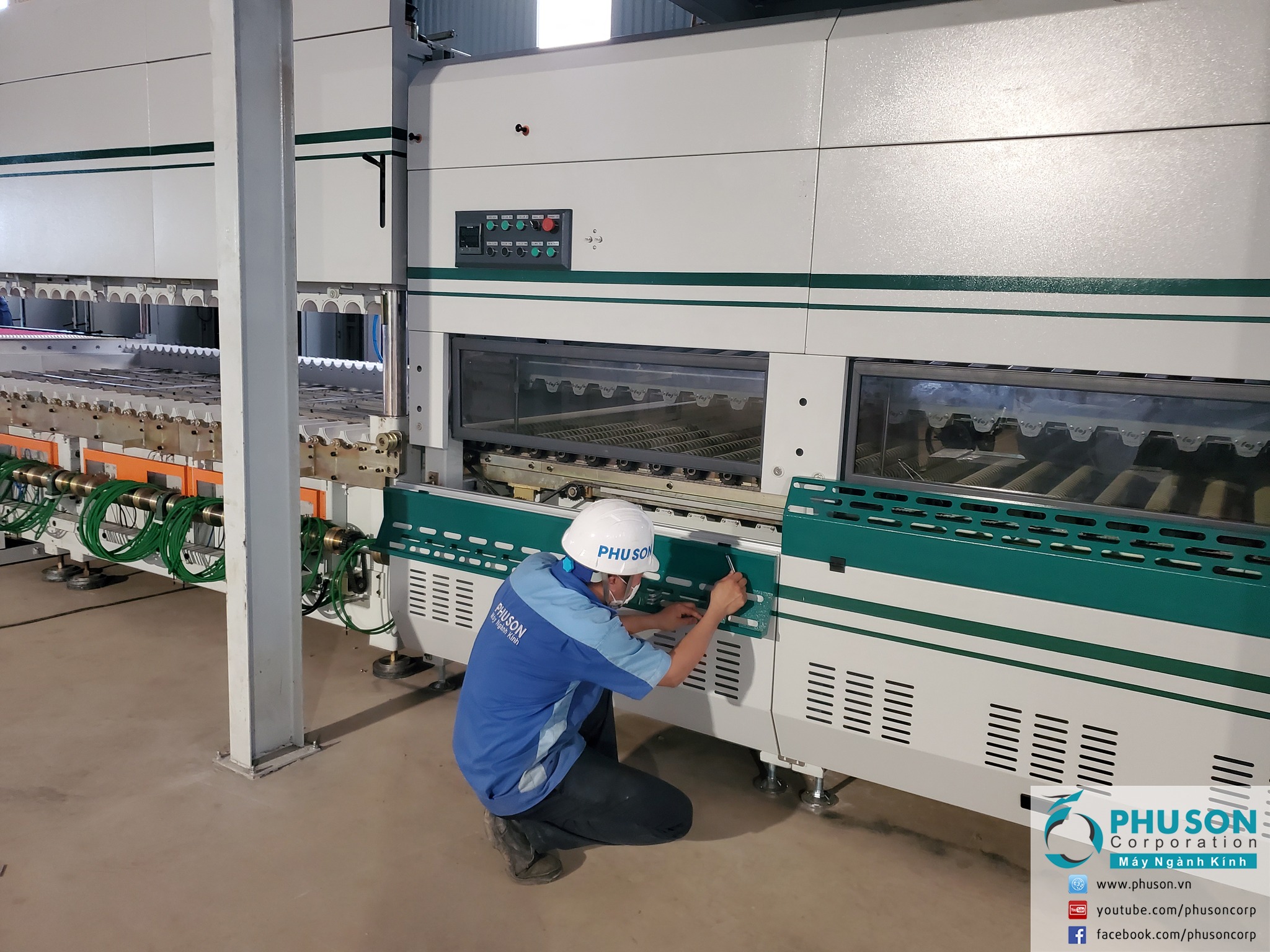 Installed the automatic production line of YUEGAO tempered glass at QUANG HUY GLASS factory