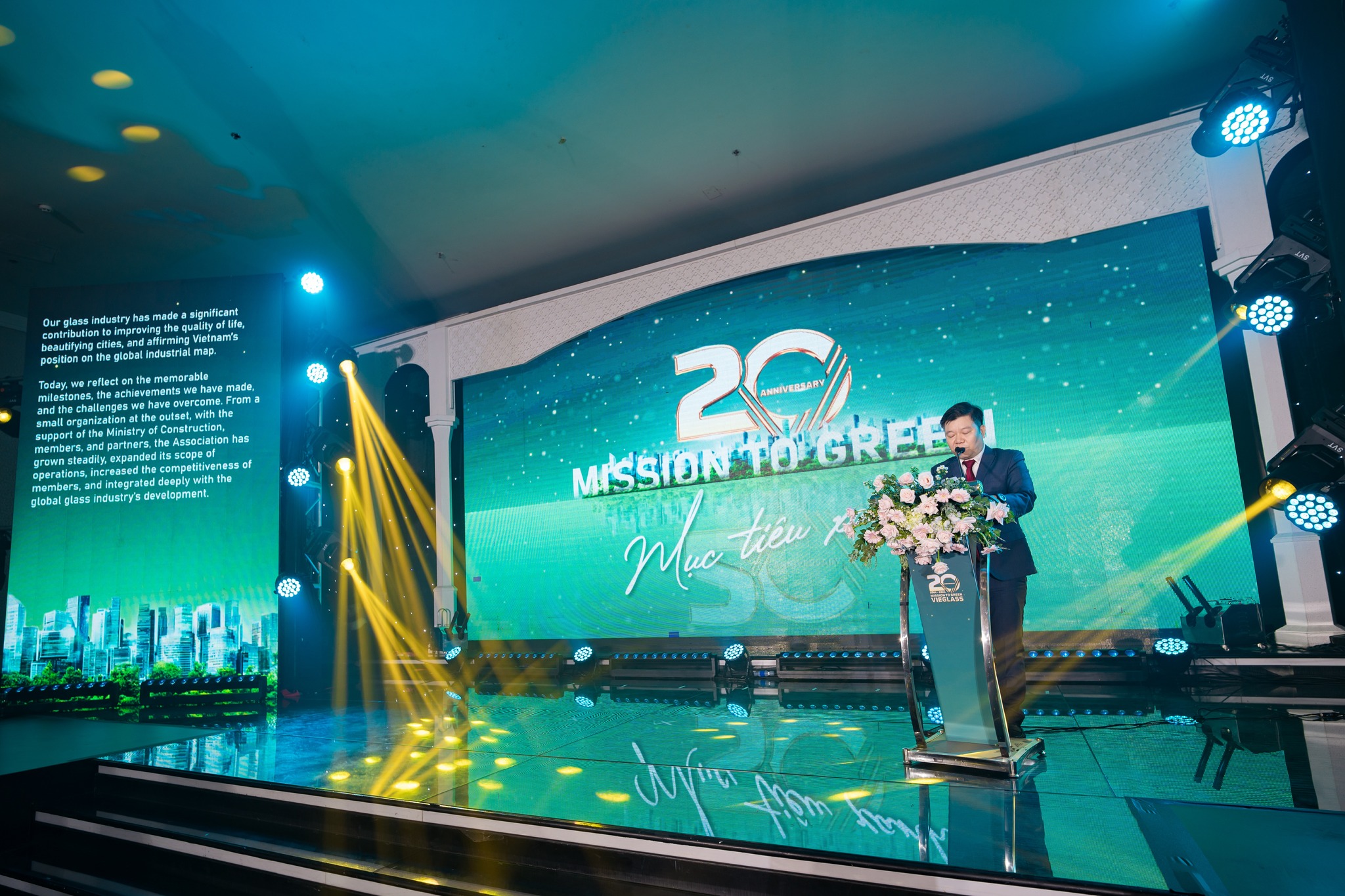 PHU SON Corporation was honored as TOP 10 REPUTABLE ENTERPRISES IN VIETNAMESE GLASS INDUSTRY by the Vietnam Glass and Glass Association (VIEGLASS) at the 20th Anniversary of the Association’s establishment with the theme “MISSION TO GREEN”