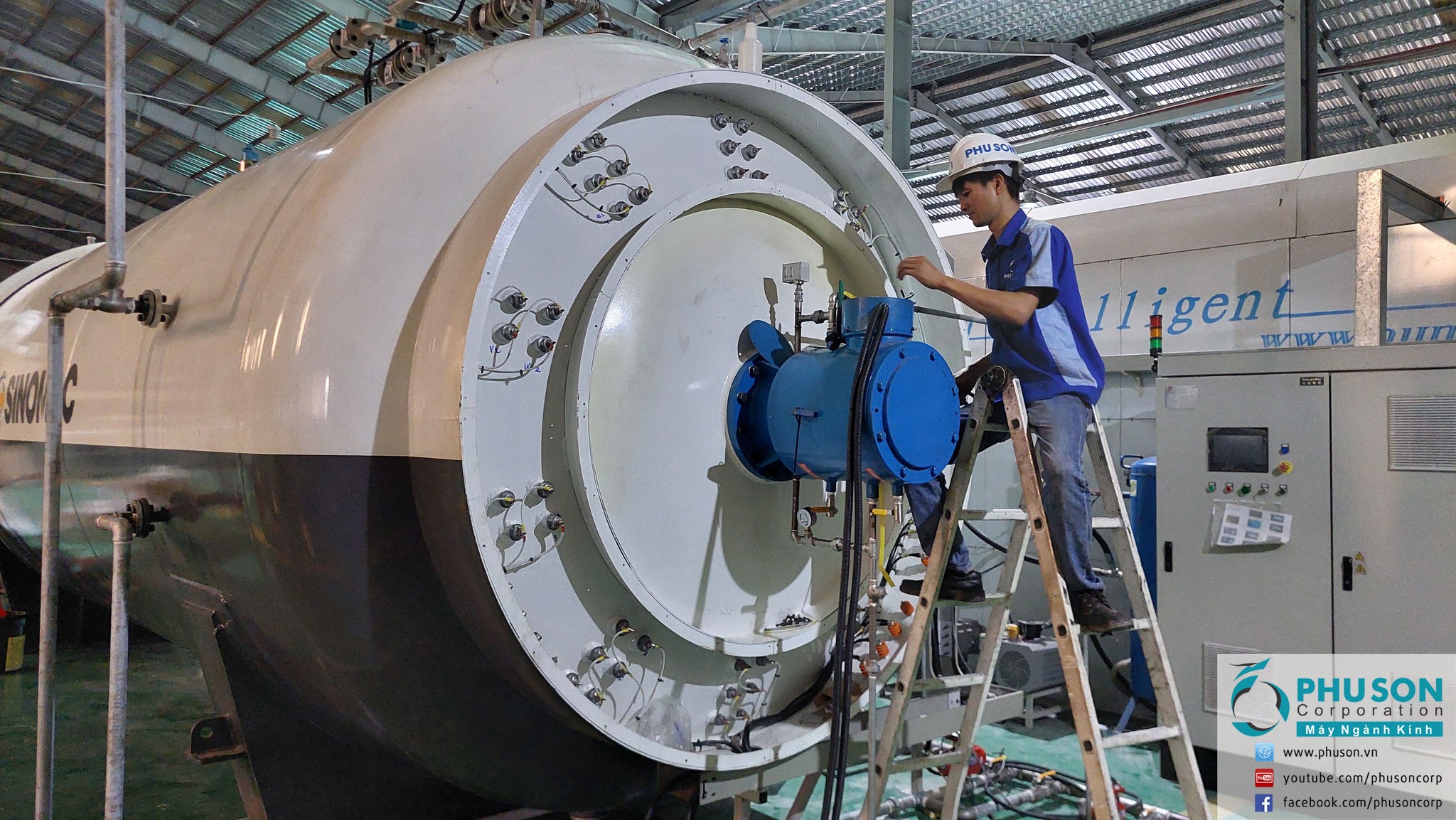 PHU SON Corporation has completed the installation and technology transfer of large-size SINOMAC autoclave at Long Nhien Automotive Glass factory.