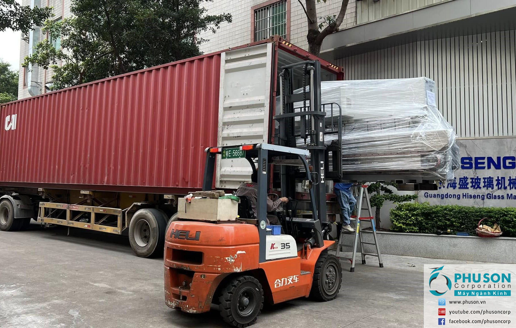 PHU SON Corporation đóng container dây chuyền mài bóng song cạnh kính tốc độ siêu nhanh, 48 đầu mài, băng chuyền hình chữ I xoay 90 độ, nhận lệnh tự động sản xuất bằng đầu đọc mã QR của HISENG cho nhà máy EURO GLASS